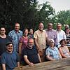 Die Freunde der Scheffelhalle veranstalteten ihre Versammlung im Garten des Hegauhauses (der Vorsitzende Peter Adrian Gäng stehend mit ...