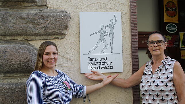 Ines Schneider (links) übernimmt die Tanz- und Ballettschule von Isgard Mader in der Brunnenstraße.