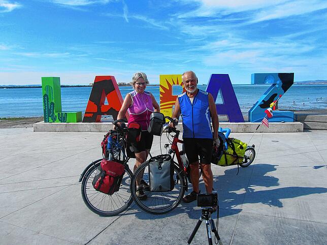 Verena und Helmut Wider im Februar 2018 in La Paz (Mexico) am Ende einer Mexiko-Radtour von San Diego über die Baja California nach La Paz.