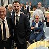 Thomas Ehret (links) ist stolz darauf, dass sein Sohn Felix Ehret in dritter Generation als Arzt die Familientradition aufrecht erhält. ...