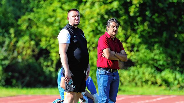 Das Trainer-Duo des BC Konstanz-Egg, Shkelzen Kelmendi, links, und Hassan Elayoubi, mussten eine 1:2-Niederlage gegen die SG Reichenau ...