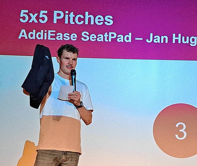 Das Start-up AddiEase SeatPad erhält 1500 Euro Preisgeld für seinen Pitch: eine Radlerhose.