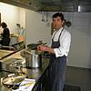 Rolf Stader vom Reichenauer Restaurant Küferei steht auch während des Lockdowns in der Küche &ndash; und hofft, dass möglichst viele ...