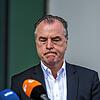 Clemens Tönnies, Geschäftsführer der Tönnies-Holding, gibt sich angesichts des Corona-Ausbruchs in seinem Betrieb zerknirscht. Aus der ...