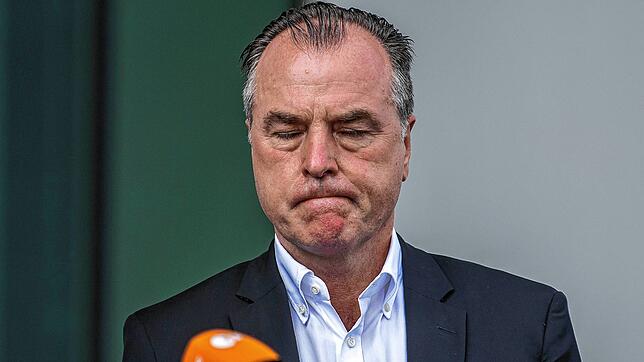 Clemens Tönnies, Geschäftsführer der Tönnies-Holding, gibt sich angesichts des Corona-Ausbruchs in seinem Betrieb zerknirscht. Aus der ...