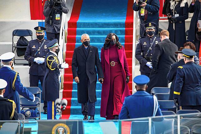 Ex-Präsident Barack Obama und seine Frau Michelle treffen ein.