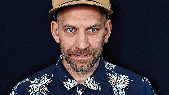 Flo Weber, 48, ist Schlagzeuger und Gründungsmitglied der Rockband &bdquo;Sportfreunde Stiller&ldquo;. Sie sind mit Songs wie ...