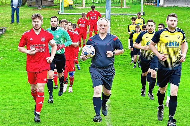 Bild 2: SV Nöggenschwiel besiegt den FC Dachsberg mit 8:1 – und wir haben Fotos!