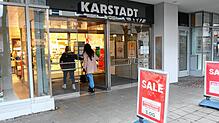 Wie lange gehen hier noch Kunden ein und aus? Die Zukunft der Karstadt-Filiale in Konstanz ist ungewiss. Berichte, wonach der ...