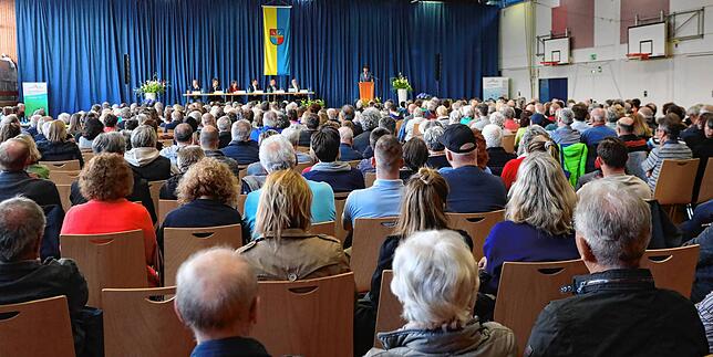 Komplett gefüllt: Rund 600 Menschen besuchten die Bodanrückhalle am 17. April.