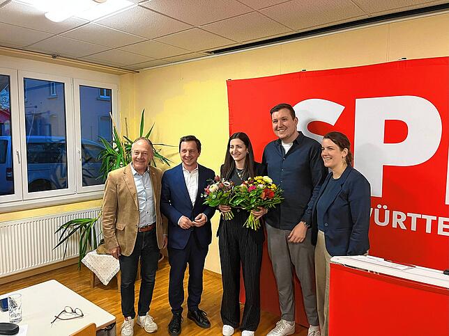 Gruppenbild bei der SPD-Versammlung (von links): Hans-Peter Storz (MdL), SPD-Landesgeneralsekretär Sascha Binder (MdL), ...