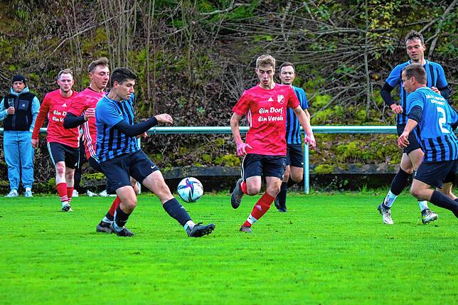 Bild 3: SV Hasel gewinnt Derby gegen die SG FC Wehr/Brennet II mit 5:2 &ndash; und wir haben Bilder!