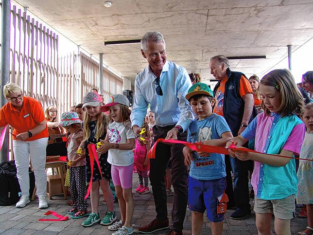 Ein Höhepunkt für den Bürgermeister: Am Muttertag wurde der Kindergarten Am Keltenring eingeweiht.