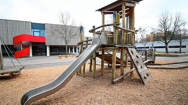 Gespenstische Ruhe auf dem Schulhof: Die Burgbergschule in Zeiten von Corona.