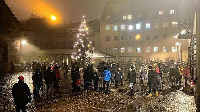 &bdquo;Spaziergang&ldquo; der Coronaleugner am Montag, 13. Dezember, durch Villingen. Ähnliche Aufmärsche hat die Stadt 2015 konsequent ...
