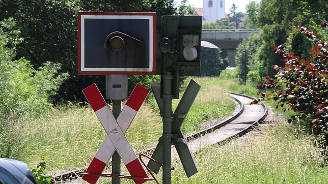 Meßkirchs Bürgermeister Arne Zwick will die Schienenstrecke der Ablachtalbahn wieder für den öffentlichen Nahverkehr nutzbar machen. Im ...