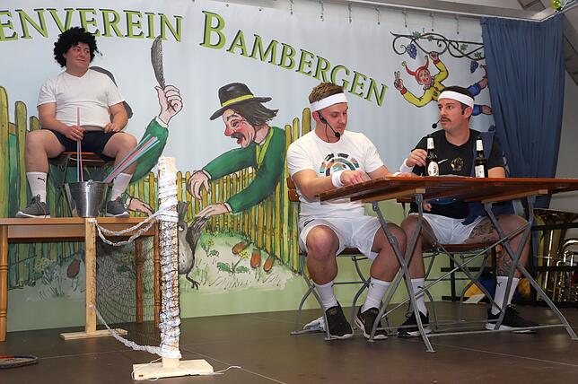 Martin Buser (Mitte) und Heiko Breyer (rechts) und wollten sich als Tennisspieler für den Sportler des Jahres bewerben. Links der ...