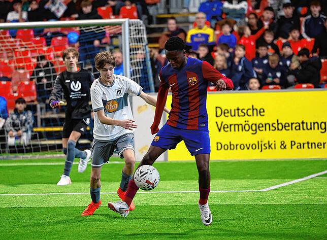 Bild 1: Europas beste U-15-Fußball-Teams in Friedrichshafen! Unsere besten Bilder vom MTU-Cup, Teil 1!