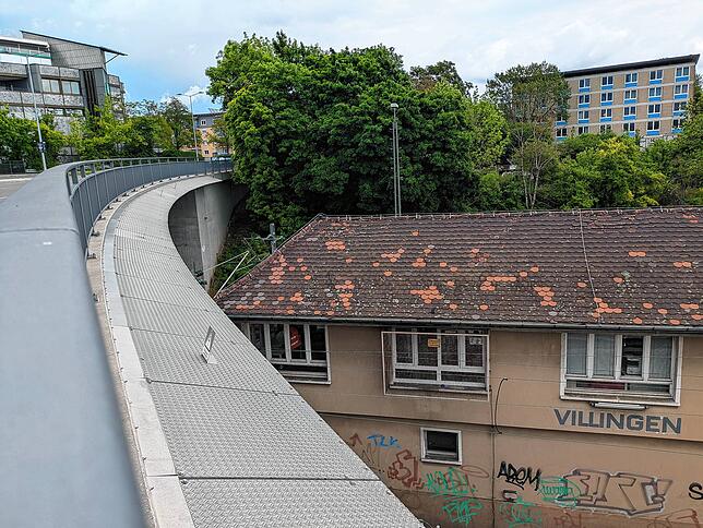 Die Schwenninger-Straße-Brücke wurde erst 2017 umfassend saniert. Aufgrund von Mängeln wird das Bauwerk einer umfassenden Untersuchung ...