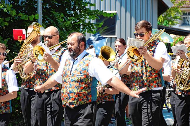 Bild 2: Dorf-Musik-Fest in Menningen mit buntem Programm und toller Stimmung: 850 Jahre Menningen und 125 Jahre Musikkapelle