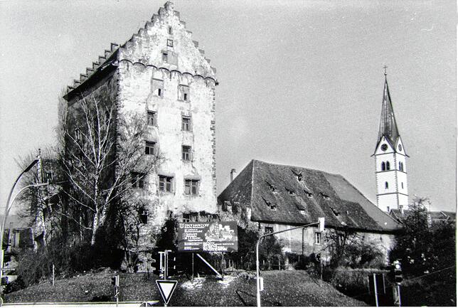 Die Schlossanlage um 1983, unmittelbar vor der damaligen ersten Sanierung.
