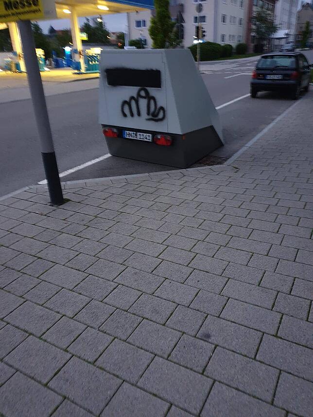 Aktuell steht der Blitzeranhänger in der Neckarstraße in Schwenningen.