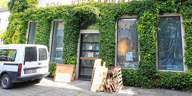 Augustinerplatz 7 im Mai. Zu dieser Zeit wurde in der Rosgarten-Apotheke schon gewerkelt.