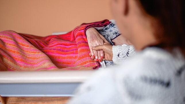 Anica Grubisic ist nach einem Schlaganfall schwer pflegebedürftig. Knapp zwei Wochen lang wird ihrer offener Oberschenkelbruch im ...