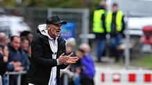 Auch ESV-Trainer Slobodan Maglov fiebert mit seinem Team mit und schließlich gelingt der 1:0-Sieg über den SC Durbachtal.