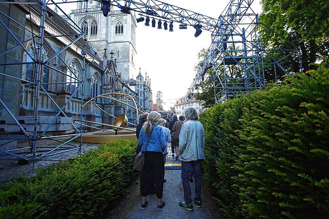 Statt nur einem gibt es vier Eingänge zu den Münsterfestspielen. Die Besucher werden gruppenweise eingelassen.