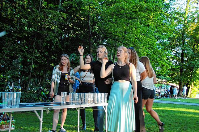 Spaß haben, feiern, lachen: So soll es sein. Aber am Abend bitte mit Rücksicht gegenüber den Mitmenschen, die hier wohnen.