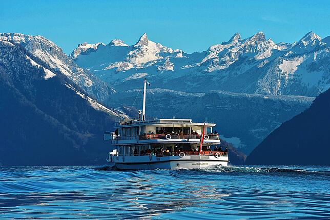 Ein Schiff auf dem Vierwaldstättersee – bisher kann man hier direkt von Konstanz aus hinfahren, bald zeitweise nur mit Umstieg.