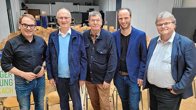 Sie brachten den Schülern der 10. Klassen am Nellenburg Gymnasium die Demokratie und das Grundgesetz in einem besonderen Format näher: ...