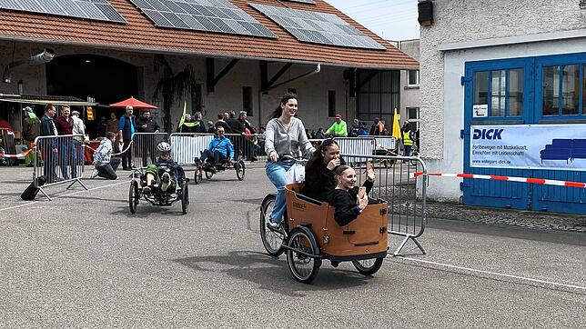 Auf einer Teststrecke können die Besucher die Spezialräder ausprobieren. (Archivbild 2024)