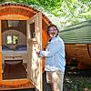 Auch in dieser Saison sind die beliebten Schlaffässer und Hütten auf Campingplätzen nur geduldet. Die zuständigen Kommunen müssen in ...