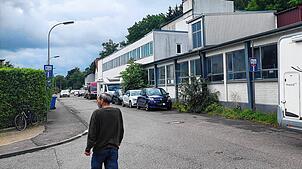 So sieht das Veeser-Areal am Haidelmoosweg in Fürstenberg derzeit aus. Die alten Gebäude der Plastic-Werke stehen noch, dahinter wächst ...