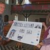 Bald ist hier eine Baustelle: Ulrich Hoffmann und Pfarrerin Susanne Illgner in der evangelischen Christuskirche in Tiengen zeigen den ...