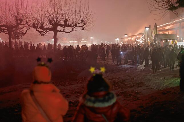 Besonders viel los war im Stadtgarten, der anders als fast die gesamte restliche Altstadt nicht vom Feuerwerksverbot erfasst war.