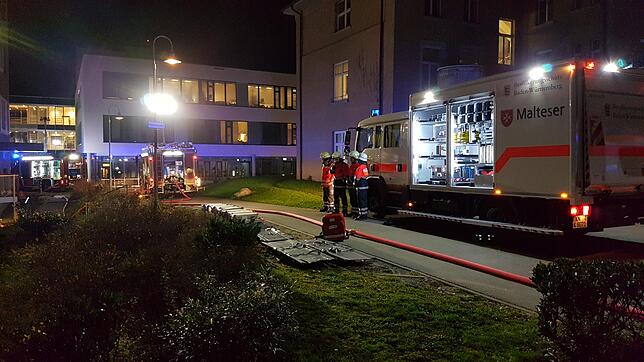 Bild : Gut dass es sie gibt: Dutzende Retter haben sich am Freitagabend für den Hilfseinsatz an Klinikum und gegen Couch, Party oder Kino entschieden – freiwillig