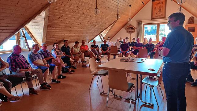 Viele interessierte Bürger sind der Einladung zur Vorstellung des OB-Kandidaten Martin Gruner in Oberalpfen gefolgt.