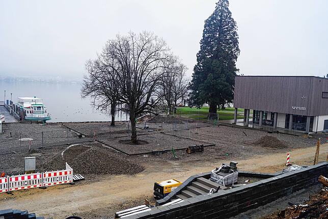 Im Januar 2015 entstand der heute bekannte Vorplatz am Hafen beim Seeum.