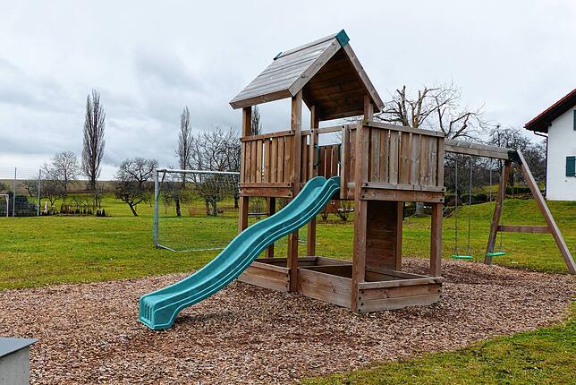 Auf dem Bolz- und Spielplatz im Rathausweg soll im Frühjahr ein zweites Spielgerät, ein Vogelnest, dazu kommen.
