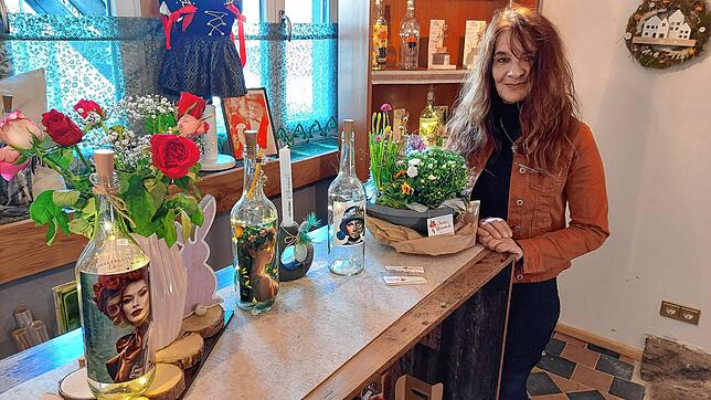 Schwarzwälder Dekorations-Objekte bietet Christin Schmid in ihrem neuen Atelier in Bonndorf an. Foto: Ingo Günther