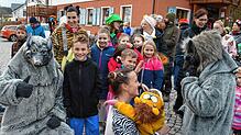Auch in Königsfeld-Neuhausen ist es der Tag der Kinder. Sie haben viel Spaß beim Umzug und dem Kinderball.