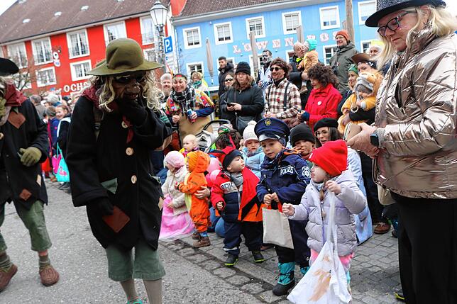 Bild 10: Beim großen Umzug Löffingen steppte der Bär