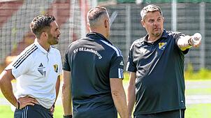 Da geht‘s lang: In seinem letzten Spiel als Co-Trainer möchte sich Oliver Neff (rechts) von Cheftrainer Michael Hagmann (links) und ...