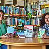 Buchhändlerin Gabriele Volk und die kommissarische Mediatheksleiterin Marion Lüber-Schmidt haben für die Literaturtage ein ...