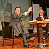 Das einstige Zugpferd der Genossen ist längst zur Belastung für die SPD geworden. Das Bild zeigt Gerhard Schröder im Gespräch mit dem ...