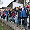 Die Diabetikerfreizeit für Kinder im Markelfinger Naturfreundehaus startete mit einer Spaßolympiade. Ohne vom Baumstamm herunter zu ...