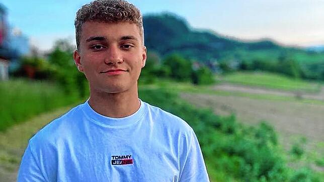 Der 16-jährige Jon-Lawrence Niklaus sieht es als selbstverständlich an, den Oberbürgermeister der Stadt zu wählen. Jedoch findet er es ...